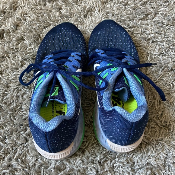 nike running shoes - Picture 3 of 5